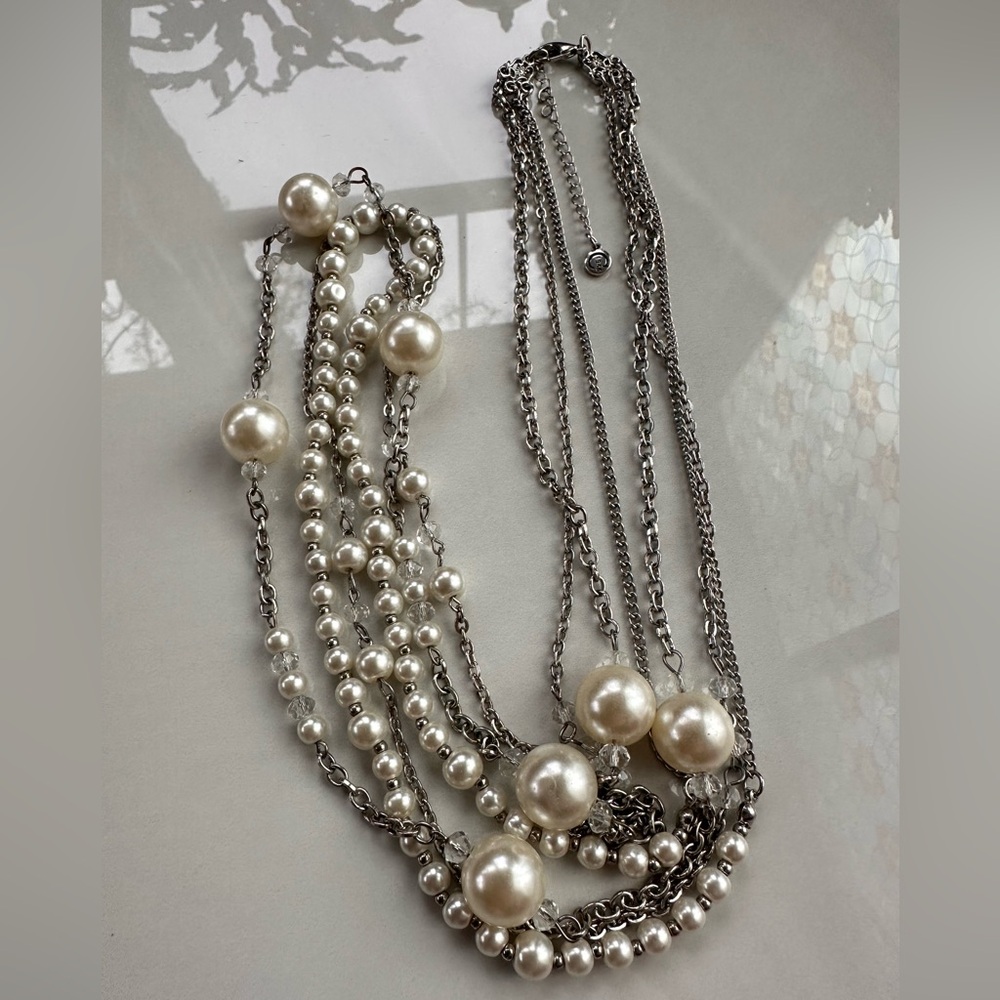 Classy Vintage-Inspo Three-Strand Silver Tone Clear Beads & Faux Pearls Necklace